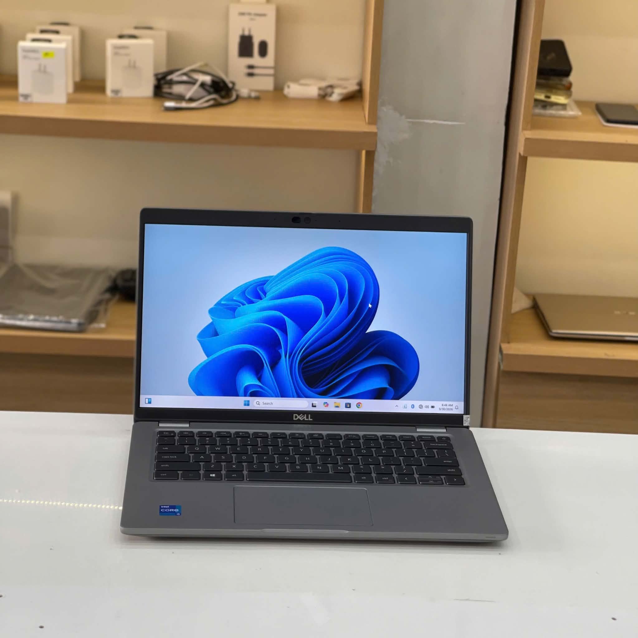 Màn hình 14 inch Full HD của Dell Latitude 5420 hiển thị sắc nét